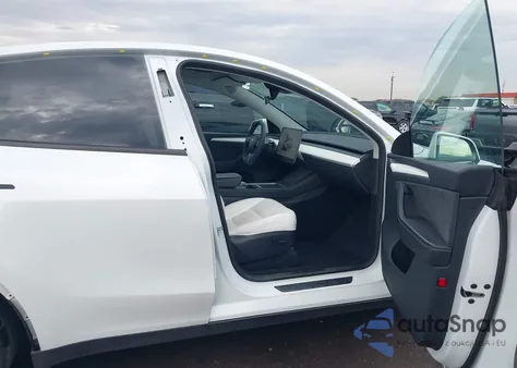 2023 Tesla Model Y Awd/Long Range Dual Motor All-Wheel Drive z USA, uszkodzony, nr VIN 7SAYGDEE9PA145270